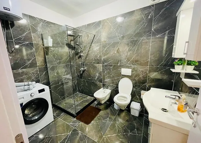 In Plazh Lejlighed *